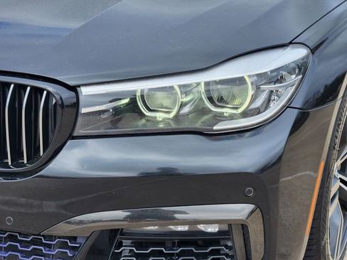 Used 2017 BMW 740i image 9