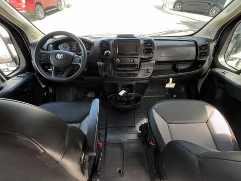 Used 2025 RAM ProMaster 2500 w/ Convenience Group image 17