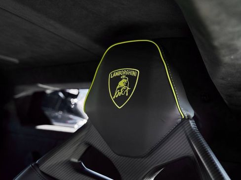 Used 2025 Lamborghini Revuelto AWD/4WD image 48