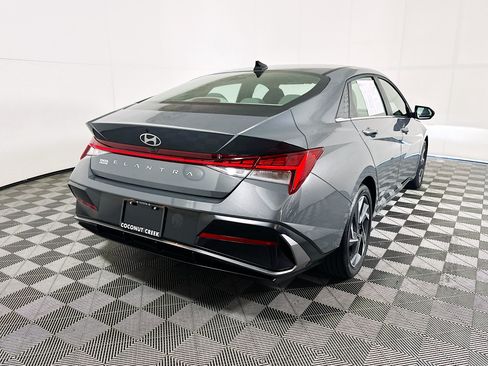 Used 2025 Hyundai Elantra SEL FWD image 3