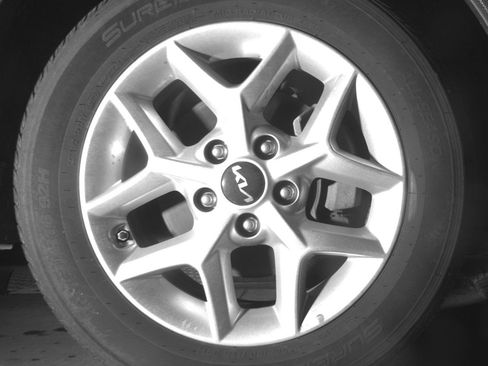 Used 2025 Kia Soul LX w/ LX Technology Package FWD image 13