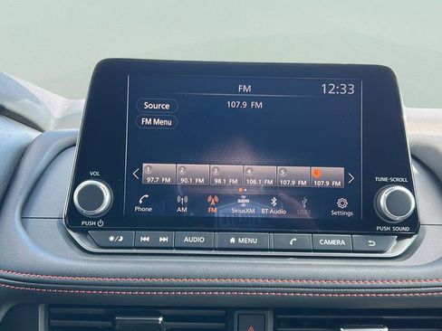 Used 2025 Nissan Rogue SV image 18