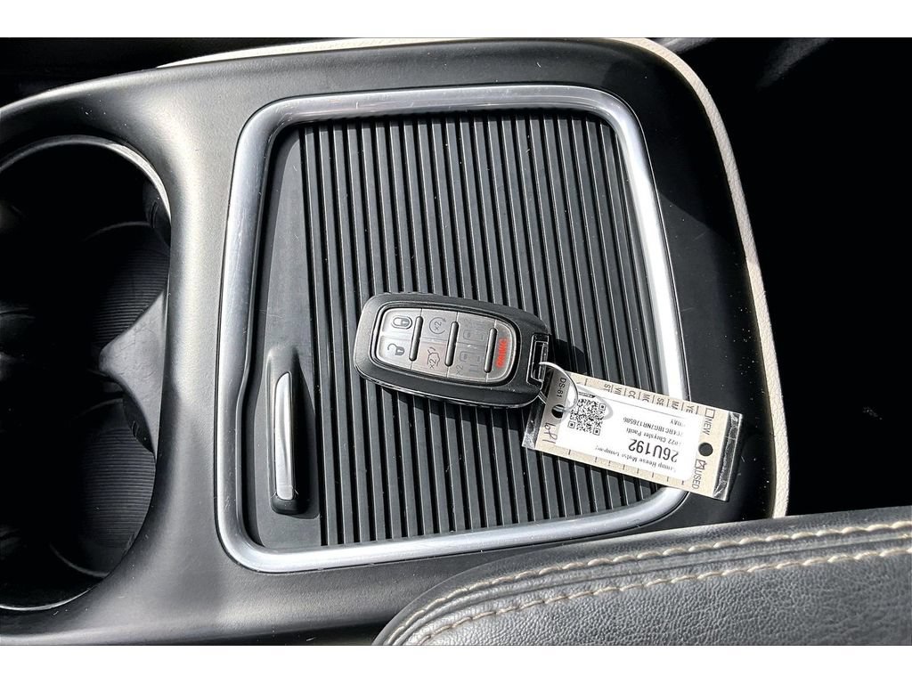 Used 2022 Chrysler Pacifica Touring-L FWD image 36