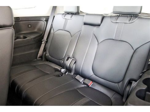 New 2025 Honda Pilot Touring image 12