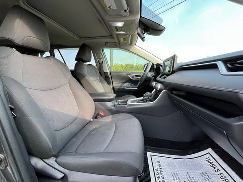 Used 2019 Toyota RAV4 XLE w/ Convenience Package FWD image 38