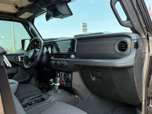 Used 2024 Jeep Gladiator Mojave w/ Convenience Group image 17