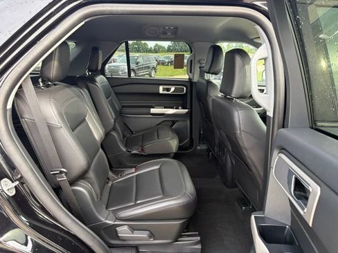 Used 2024 Ford Explorer XLT w/ Equipment Group 202A AWD/4WD image 24