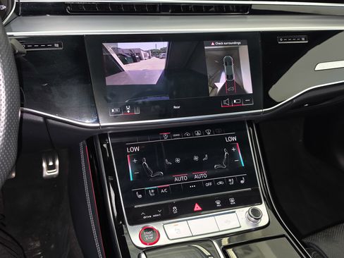 Used 2022 Audi S8 w/ S8 Comfort Plus Package AWD/4WD image 33