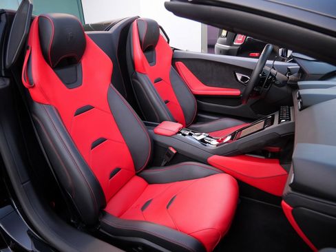 Used 2023 Lamborghini Huracan EVO image 8