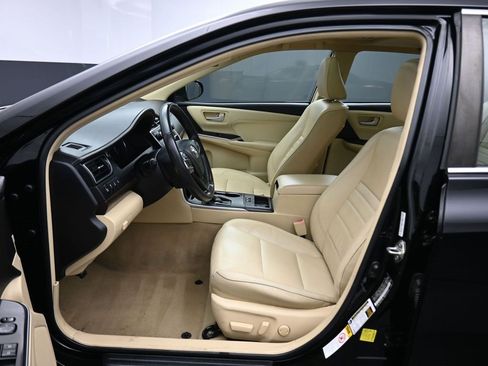 Used 2017 Toyota Camry XLE image 11