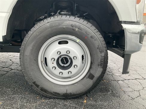 New 2026 Ford F350 XL w/ XL Chrome Package image 10