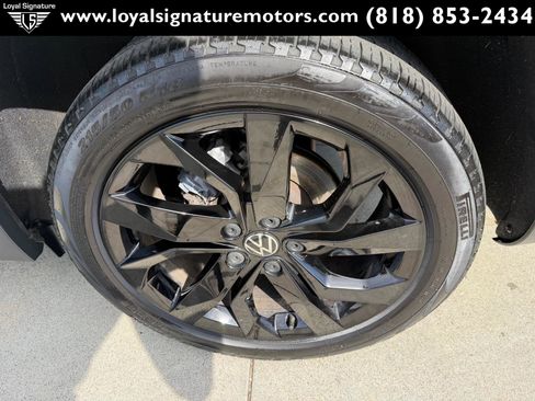 Used 2022 Volkswagen Taos SE image 34