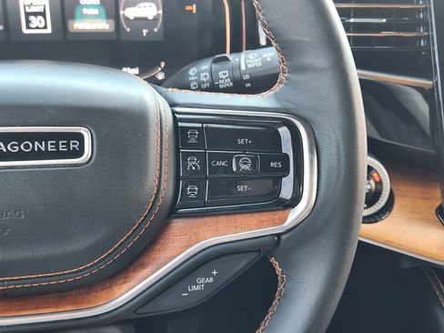 Used 2024 Jeep Grand Wagoneer Series III w/ Rear Seat Video Group 1 AWD/4WD image 32