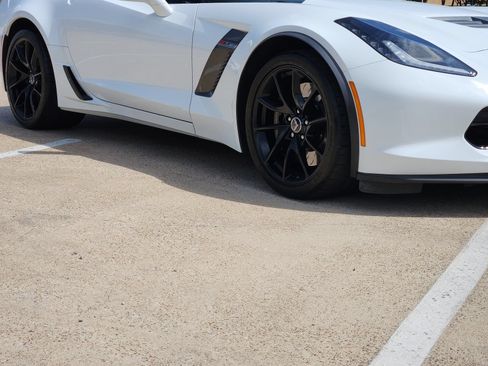 Used 2016 Chevrolet Corvette Z06 w/ 3LZ Preferred Equipment Group RWD image 11