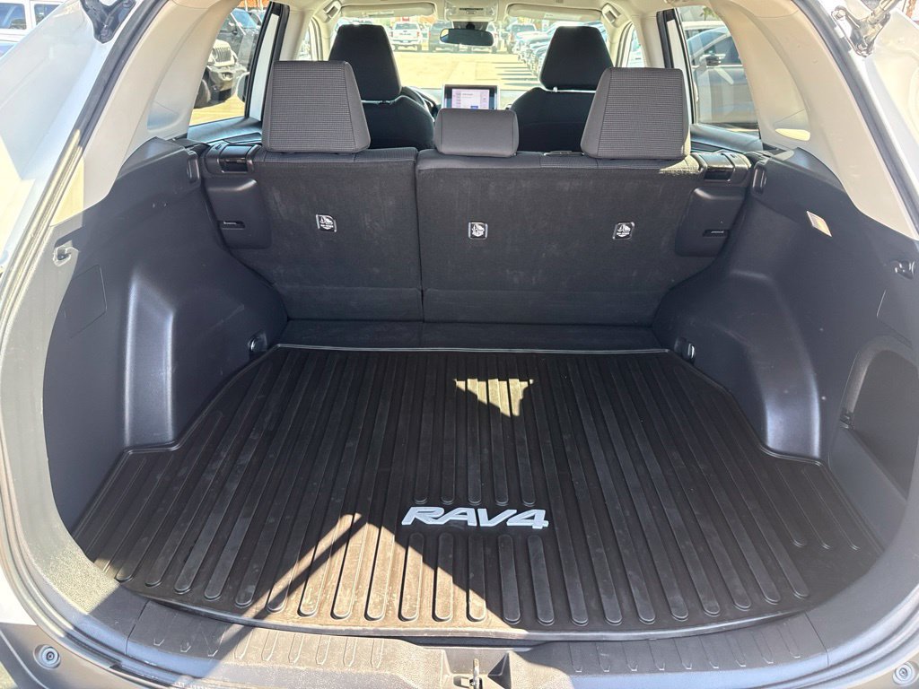 Used 2023 Toyota RAV4 LE AWD/4WD image 28