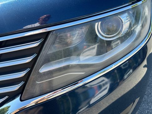 Used 2017 Lincoln MKX Reserve w/ Driver Assistance Package FWD image 26