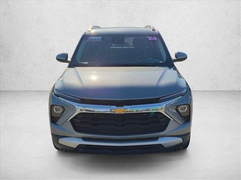 Used 2024 Chevrolet TrailBlazer LT w/ Driver Confidence Package FWD image 2