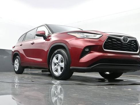Used 2020 Toyota Highlander LE image 23