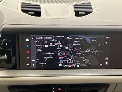 Used 2024 Porsche Cayenne Base image 18