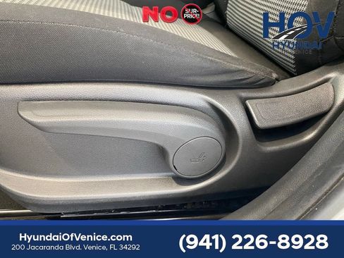 Used 2018 Hyundai Kona SE FWD image 23