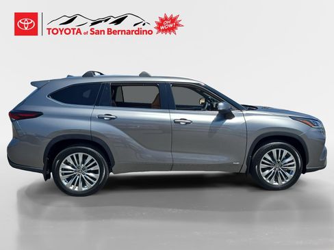 New 2026 Toyota Highlander Platinum AWD/4WD image 6