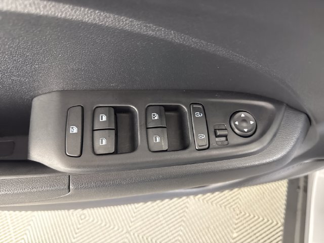 Used 2024 Hyundai Venue SEL FWD image 29