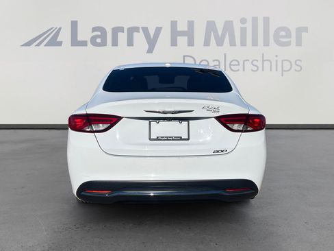 Used 2015 Chrysler 200 Limited w/ Convenience Group image 4