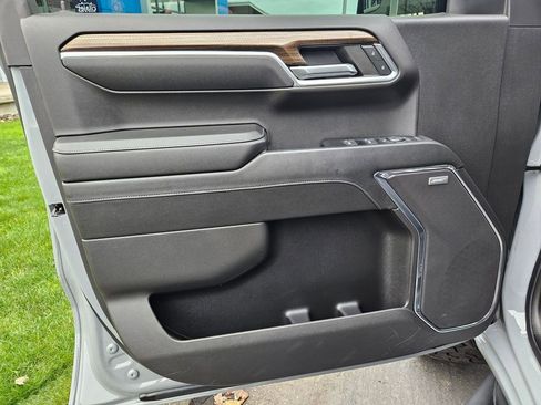 Used 2024 Chevrolet Silverado 1500 LT Trail Boss w/ Convenience Package II image 10