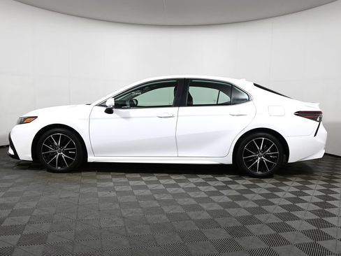 Used 2024 Toyota Camry SE w/ Cold Weather Package FWD image 2