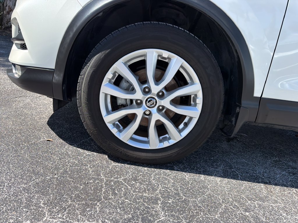 Used 2022 Nissan Rogue Sport SV w/ Technology Package FWD image 12