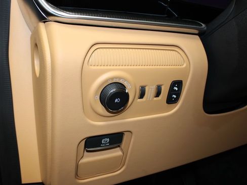 Used 2025 Jeep Grand Wagoneer Series III w/ Rear Seat Video Group 1 AWD/4WD image 27