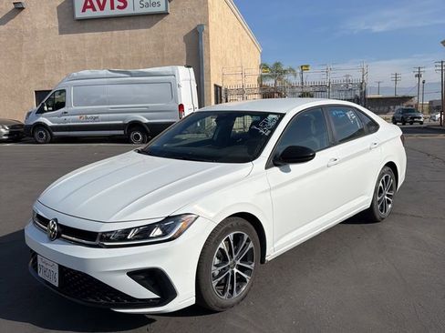 Used 2025 Volkswagen Jetta Sport image 1