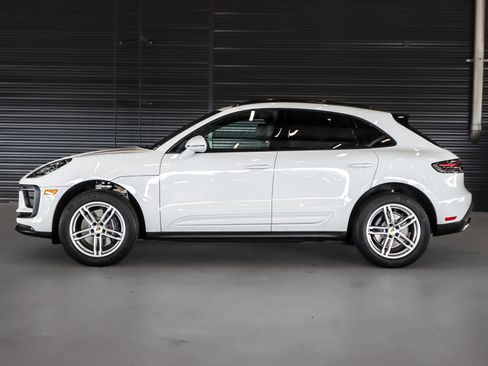 New 2026 Porsche Macan image 2
