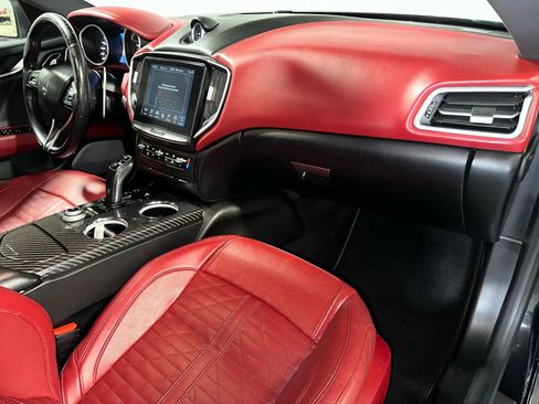 Used 2019 Maserati Ghibli GranSport image 35