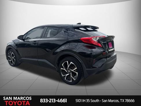 Used 2021 Toyota C-HR XLE FWD image 3