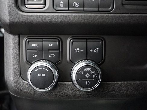 Used 2022 GMC Yukon SLT w/ SLT Premium Package image 9