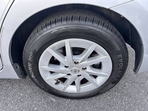 Used 2014 Toyota Prius V Five image 35