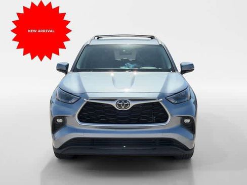 Used 2022 Toyota Highlander XLE image 8