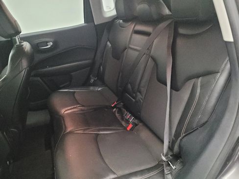 Used 2018 Jeep Compass Latitude FWD image 18