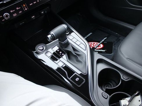 Used 2023 Kia Niro EX image 10