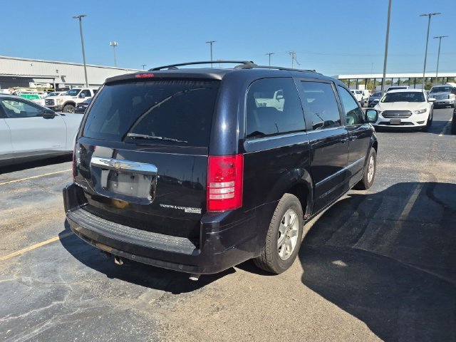 Used 2010 Chrysler Town & Country Touring w/ Safetytec Group FWD image 5
