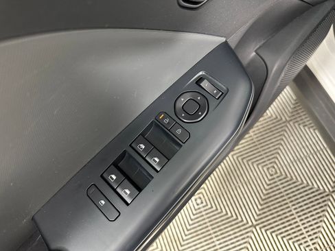 Used 2025 Kia K4 LXS image 11