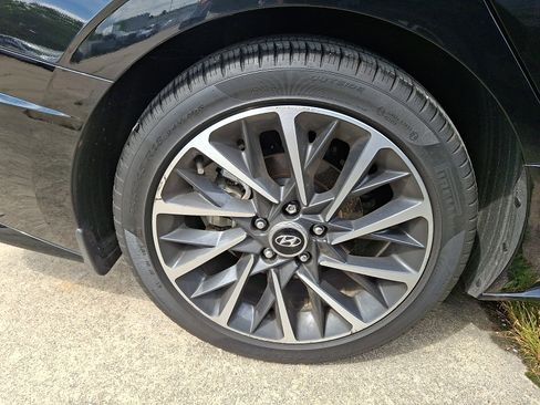 Used 2023 Hyundai Sonata Limited w/ Preferred Accessory Package FWD image 10