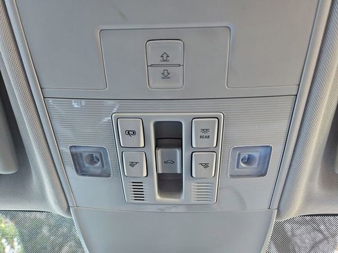 Used 2024 Volkswagen Taos SE image 22