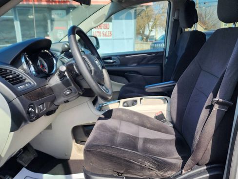 Used 2014 Dodge Grand Caravan SXT image 12