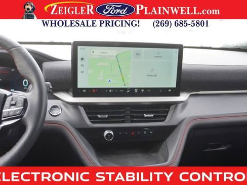 Used 2025 Ford Explorer ST-Line w/ ST-Line Street Pack image 13