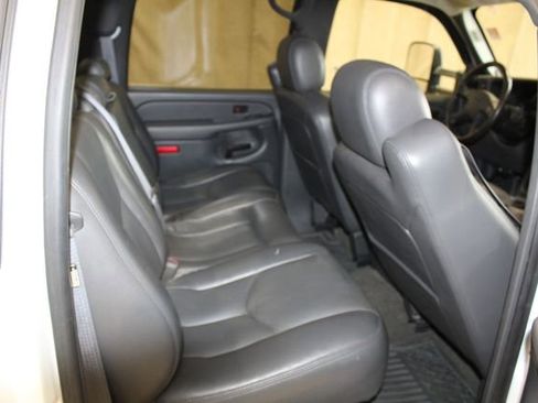 Used 2005 GMC Sierra 2500 SLT w/ Heavy-Duty Power Package image 17