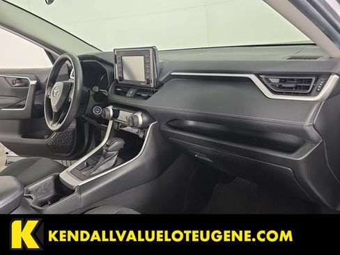 Used 2022 Toyota RAV4 LE AWD/4WD image 28