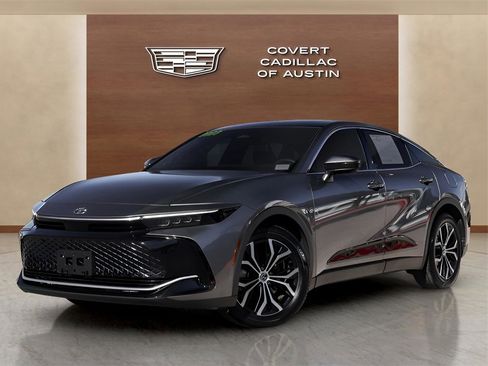 Used 2023 Toyota Crown Limited image 1