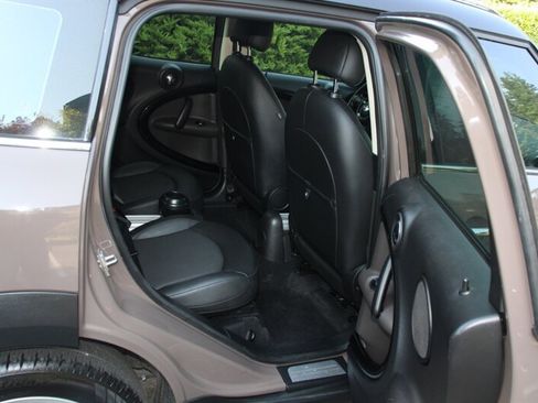 Used 2011 MINI Cooper Countryman FWD image 6